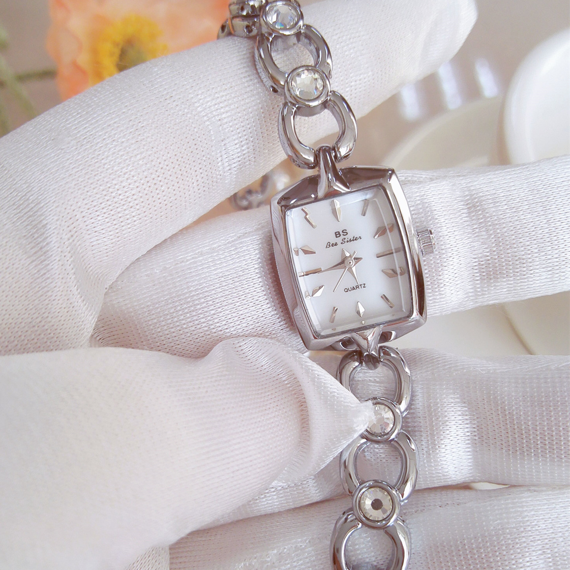 Jam Tangan UTHAI untuk Wanita  - Luxury Watch And Jewelry Brand ulasan dan harga