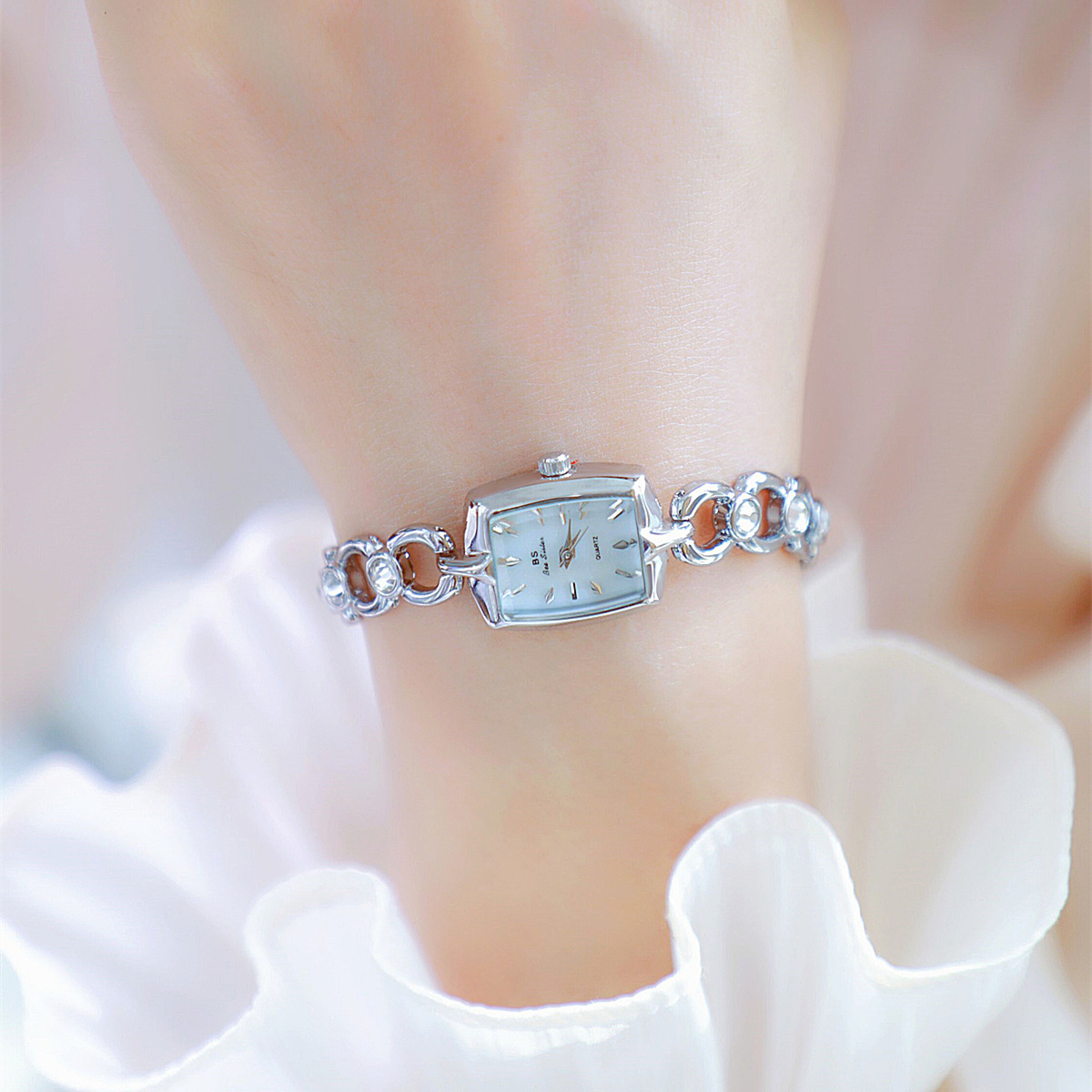 Jam Tangan UTHAI untuk Wanita  - Luxury Watch And Jewelry Brand ulasan dan harga